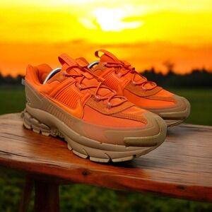 Nike Zoom Vomero Men's Sz 9.5  Roam Safety Orange and Gum Light Brown FV2295-800